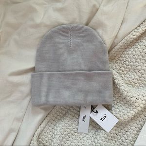 Aritzia TNA Peak Beanie NWT